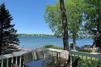 Image de Nd Game Day Eagle Lake Front avec les meilleures vues sur le lac et la plage de sable