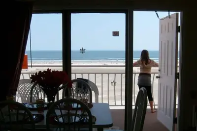 Image de Direct Oceanfront-Sleeps 6, 8 / 17-24 Rabais
