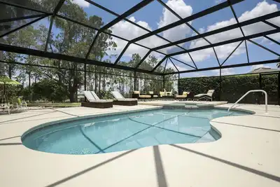 Image de Nouveau! Superbe villa Sunset, spectaculaire piscine d'eau salée et spa. 3 lits, 2 salles de bain
