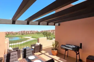 Image de Superbe appartement avec 3 chambres et 2 salles de bains avec grand balcon et terrasse - WiFi gratuit