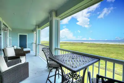 Image de Front de mer! ! Réservez dès maintenant pour des vacances amusantes à Salty Air Retreat!