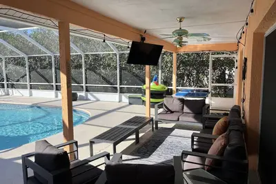 Image de Piscine chauffée nouvellement inscrite, table de hockey sur air, près du terrain de golf Pine Lakes