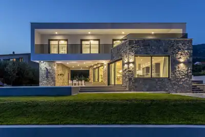 Image de Villa Noni - piscine chauffée, vue mer, barbecue et garage