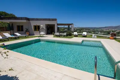 Image de Lady Dafni Marque Nouvelle Villa De Luxe Avec Piscine CHAUFFÉE PRIVÉE