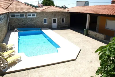 Image de Villa V3 avec piscine, divisions sur un étage, grand salon et cuisine