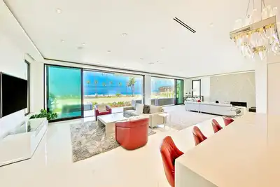 Image de Lux @ the Shores: Villa contemporaine avec jacuzzi, climatisation et vue imprenable sur l'océan