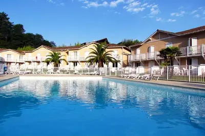 Image de Duplex T3 avec piscine et jardinet à Anglet capacité 6 personnes- 2etoiles