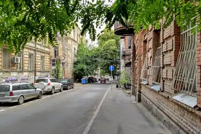 Image de Au coeur du vieux Tbilissi. Atmosphère de l'histoire