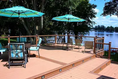 Image de Faites une retraite dans cette superbe maison de retraite au bord du lac sur le paisible Golden Lake (Indiana).