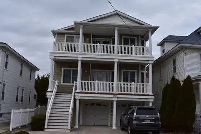 Image de Beau condo 4 Br 2 salles de bain Top Floor 2 blocs de Boardwalk & Convention Cente