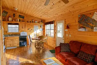 Image de MacDonald Cabin dans les bois écossais