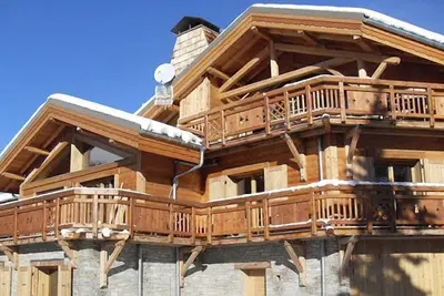 Image de Chalet charmant proche de la navette, avec cheminée et Wi-Fi Gratuit!