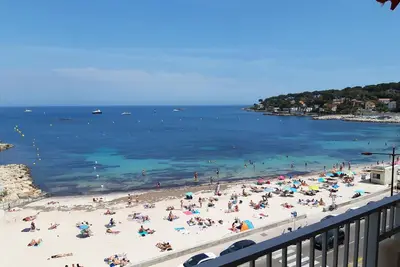 Image de Cap d'Antibes: Un nid perché sur la mer