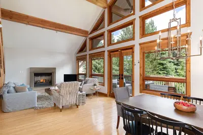 Image de Vert des prés | 4br spacieuse maison familiale 4ba, bain à remous