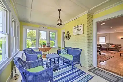 Image de Nouveau! Accueil w \/ Patio, 2 blocs à St. Fleuve laurent