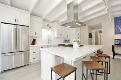 Image de Nouvellement rénové au printemps 2019 Duplex 5 chambres 3 salles de bain