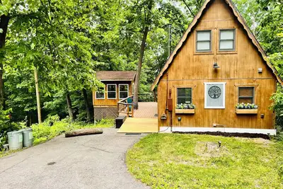 Image de Chalet confortable niché dans les bois - Isolé (nouveaux tarifs d'hiver avec des rabais sem / semaine)