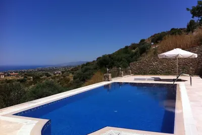 Image de Luxe Bellapais Villa Avec piscine privée et vue panoramique sur la mer Nr Kyrenia