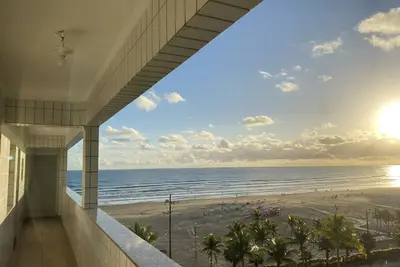 Image de Belle Apt dans le meilleur emplacement, en face de la plage et vue sur la mer