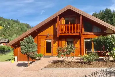 Image de Chalet Le Grand PRÉ, terrain clôturé, garage, parking privé, tout confort