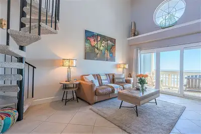Image de Nouveau! Loft en bord de mer - tout nouveau et frais! Quatrième unité de propriétaire établi.