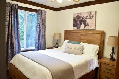 Image de 2-Bedroom Cottage | Queen Bed + 2 Twin Beds + Queen Sofa Bed | Up To 6 Guests