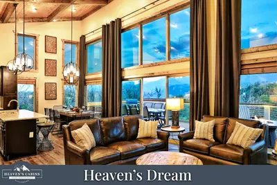 Image de Brand New Contemporary Luxury Cabin! Vues! 4 suites de maître, théâtre, puits de feu!