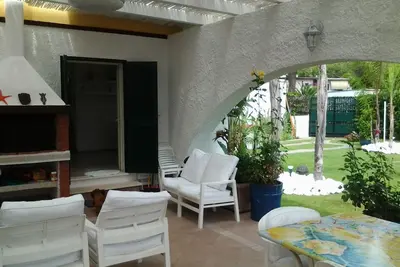 Image de magnifique villa dans résidence en bord de mer