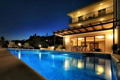 Image de Villa 22, belle villa avec une vue magnifique sur la baie de Boka