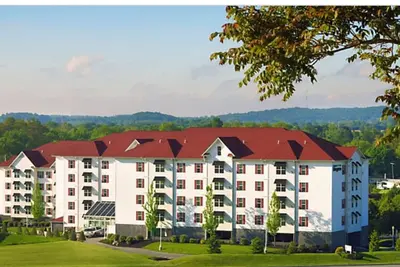 Image de Suite 2br \/ 2ba avec cheminée, cuisine complète, piscine intérieure \/ extérieure Condo A