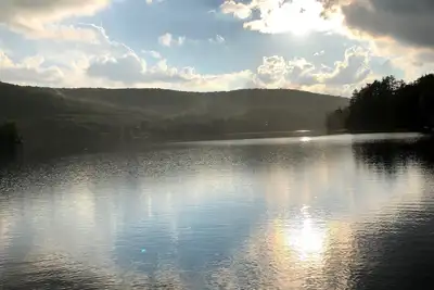 Image de Charmant cottage 1 chambre au bord du lac près des collèges et du baseball