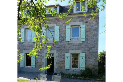 Image de Les Hauts de Kérity, maison de 1920 en bord de mer