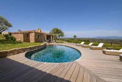 Image de Bergerie 10 personnes, piscine chauffée, vue mer