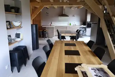 Image de grand gîte de 8 à 15 couchages dans chalet à 1000 m dans village calme