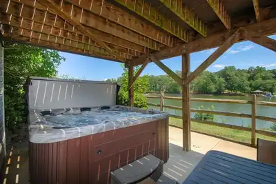Image de Nouvelle location de vacances! Kayaks, Arcade, Pool et Foos Ball Table - Parfait pour les familles!
