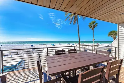 Image de Magnifique maison de 4 chambres / 4 salles de bain située directement sur la plage de Siesta Key!