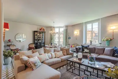 Penthouse de luxe sur la place centrale à l'intérieur des remparts de Lucques