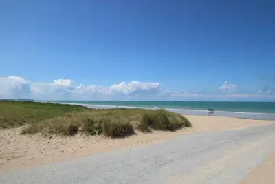 Image de Maison lumineuse, plage à 800m, terrasse, vélos, Bbq, jardin clos – idéale pour vacances familiales!