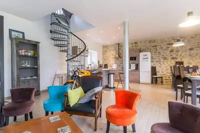 Image de Maison spacieuse 14 km des côtes avec jardin, 4 chambres, équipement moderne, nature et confort