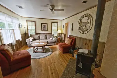 Image de McKenzie Cottage dans les bois écossais