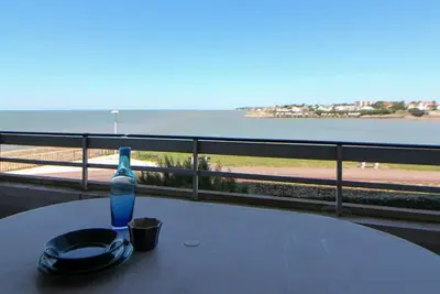 Studio spacieux face à la mer avec terrasse et animaux acceptés