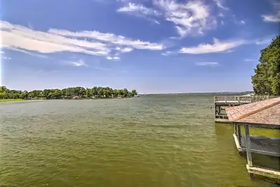 Image de Nouveau! Bord de l'eau du lac Conroe Home avec quai privé!