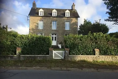 Image de Ferme historique de 5 chambres à Villedieu Les-Poeles (maison du cheval de course «Ozo»)