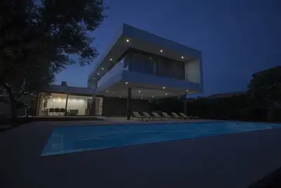 Image de Villa exclusive neuve, grand jardin. Ouverture juillet 2019! Promo de première année