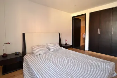 Image de Nina - 1 Br. Appartement rénové avec salle de bain de luxe