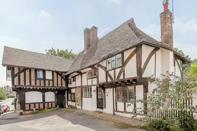 Image de 3 chambres à coucher à Lingfield