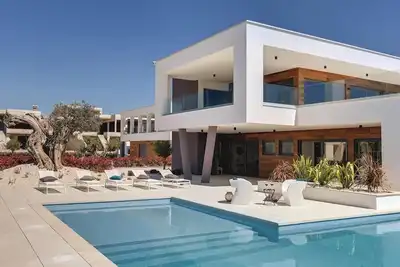 Image de Villa de luxe avec piscine privée, barbecue et vue sur la mer
