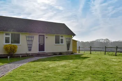 Image de 2 chambres à coucher à Cowbeech, near Hailsham