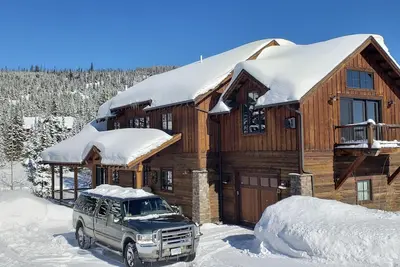 Image de Cadre de bois luxueux Ski in, Ski out Mountain Resort Home