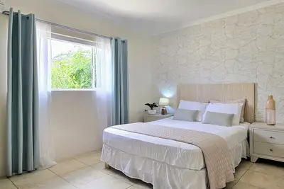 Image de Un appartement de 2 chambres près de la plage Eagle.